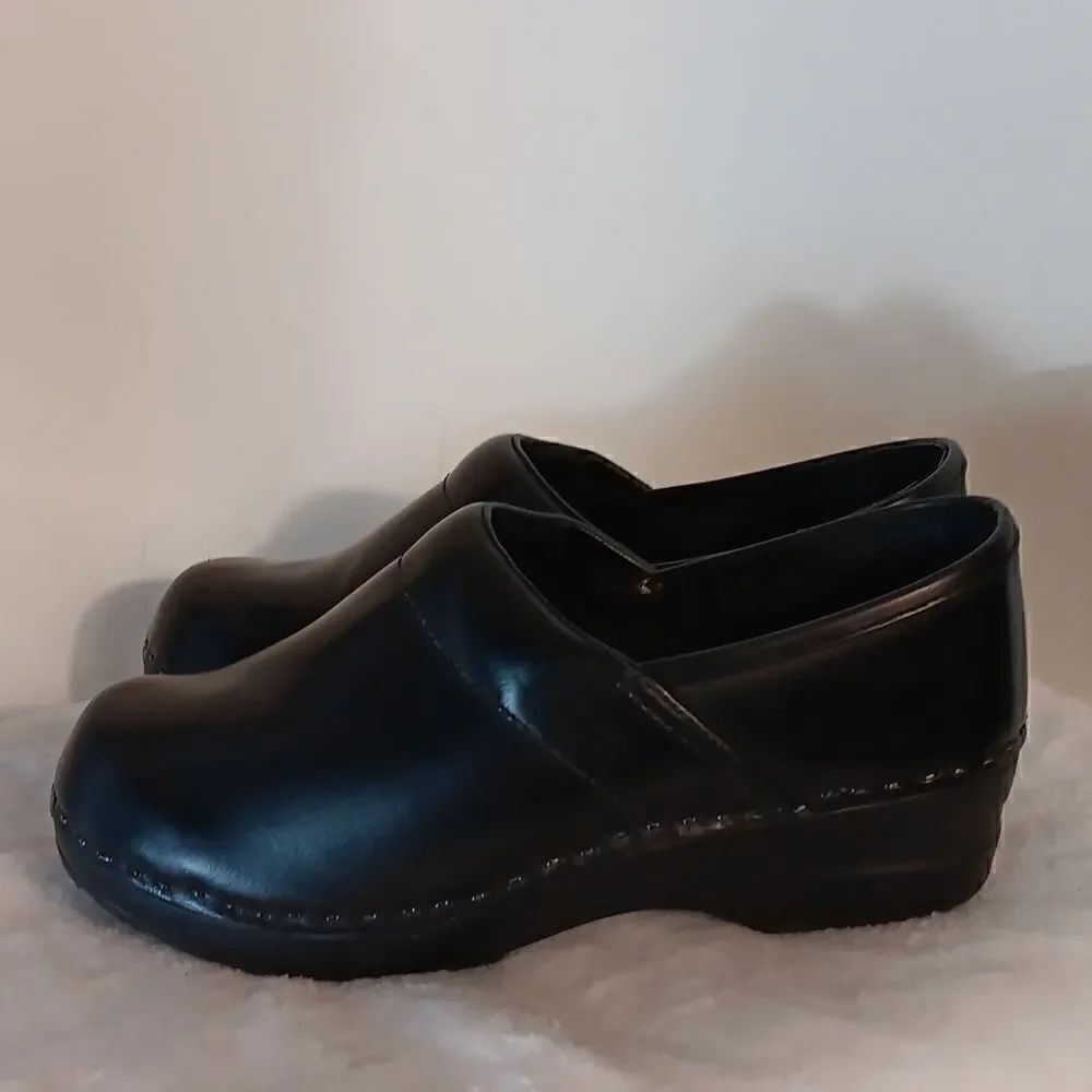 L.L.Bean Black Leather Women's Clogs